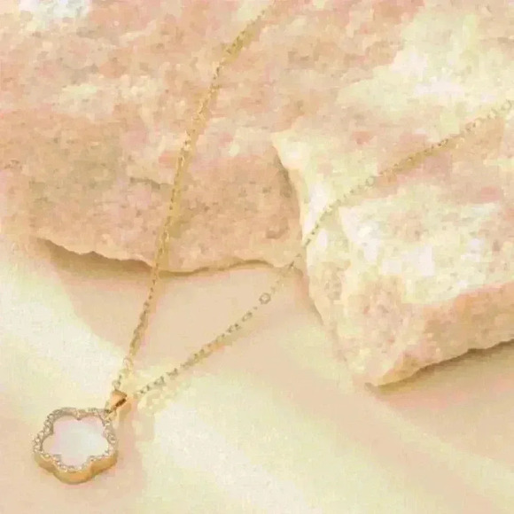 White Mother of Pearl Clover Pendant on 18k Gold Filled Necklace - Picture 3 of 3